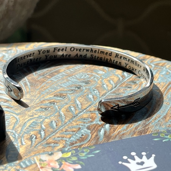 👑” Whenever you feel overwhelmed…” Sliver Bangle Bracelet👑 - Picture 2 of 4